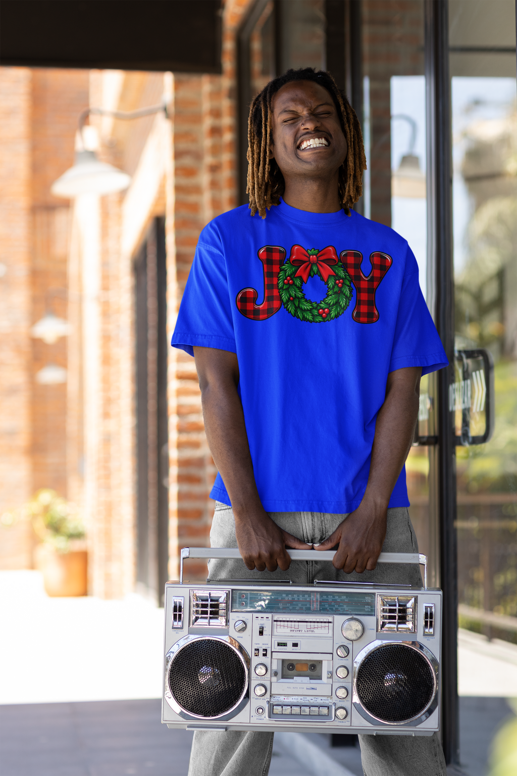 Joy Christmas wreath T-shirt… Classic festive holiday tee